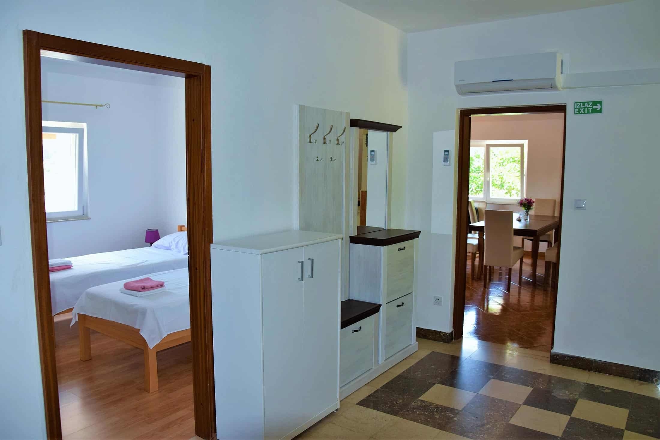 Four bedroom house with terrace Selca, Brač  K