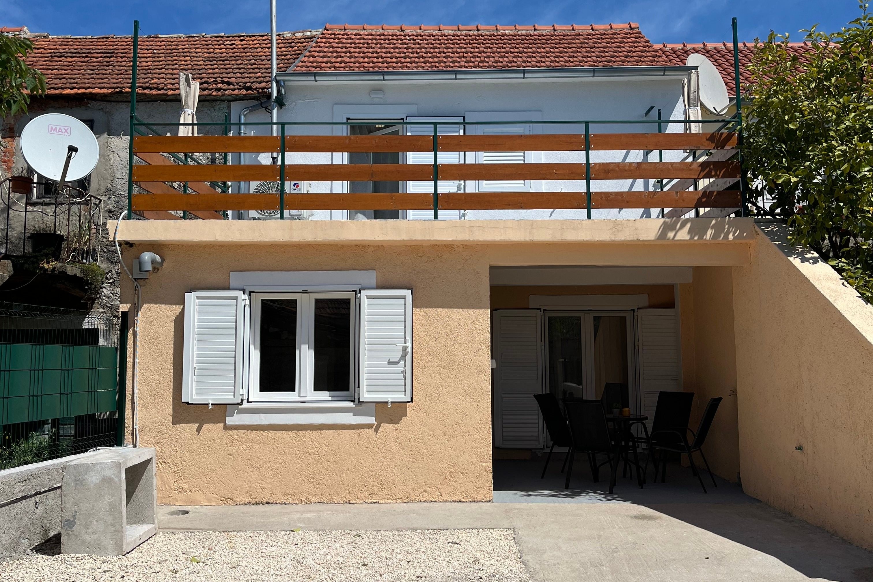 Two bedroom house with terrace Bilice, Krka (K-24006) Two bedroom house with terrace Bilice, Krka (K-24006)