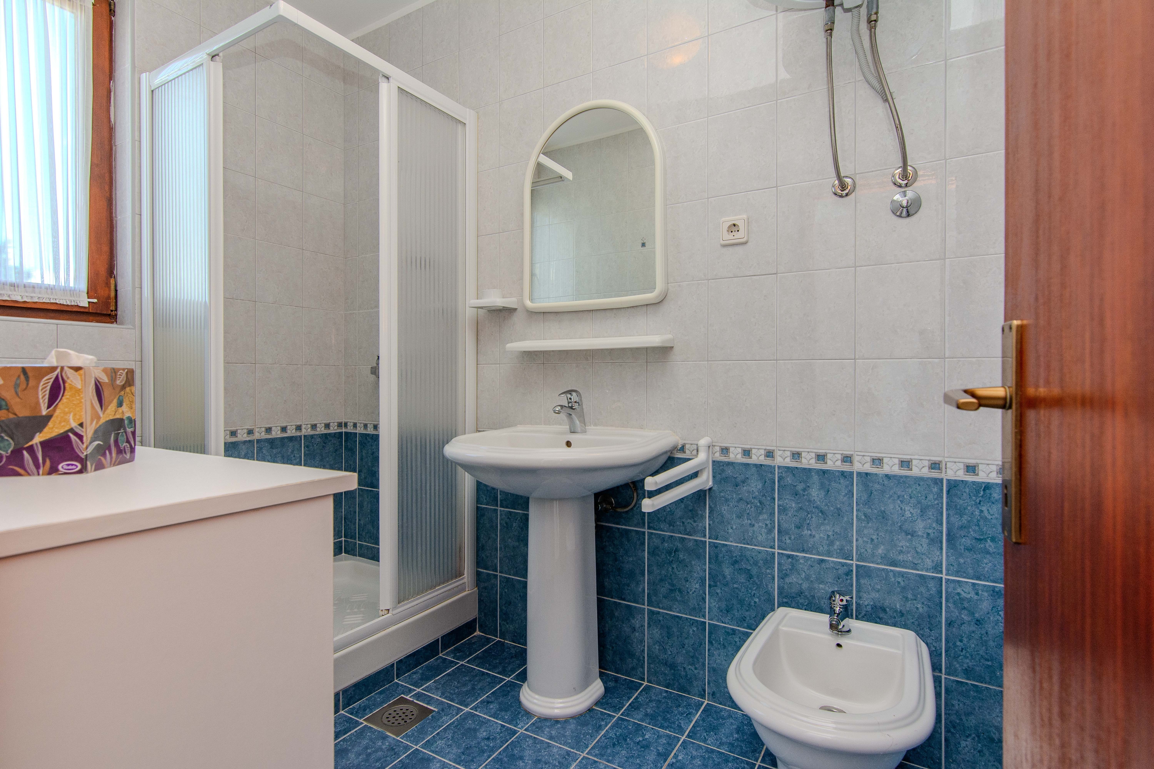 One bedroom apartment near beach Privlaka, Zadar  A-a