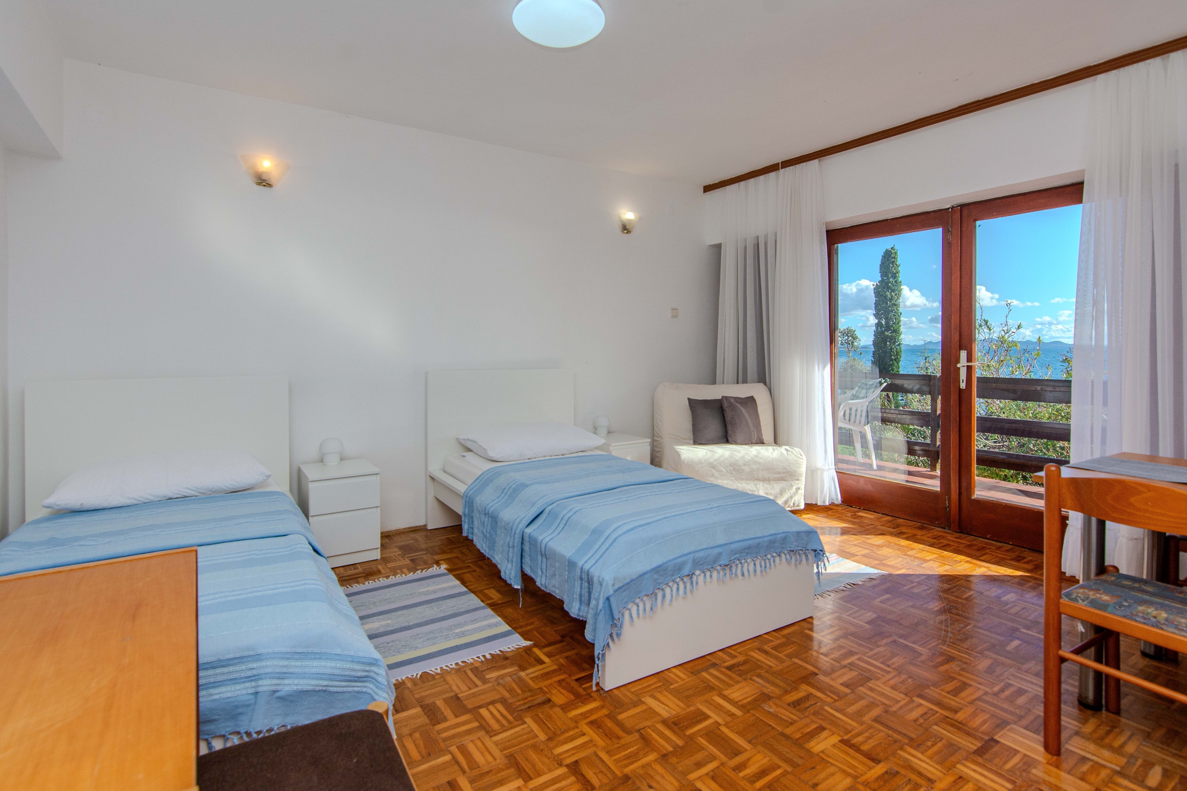 One bedroom apartment near beach Privlaka, Zadar (A-24008-a)