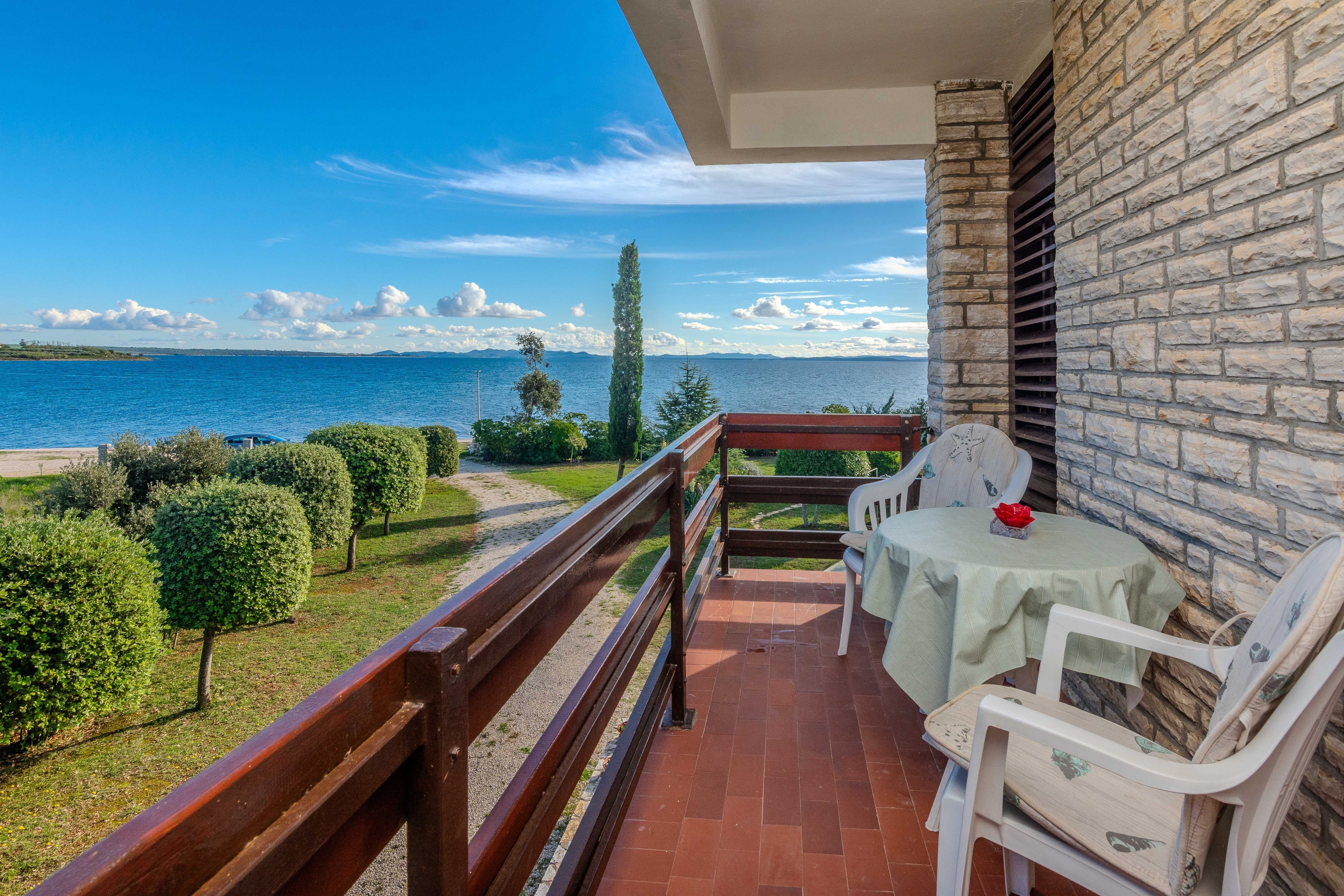 One bedroom apartment near beach Privlaka, Zadar  A-a
