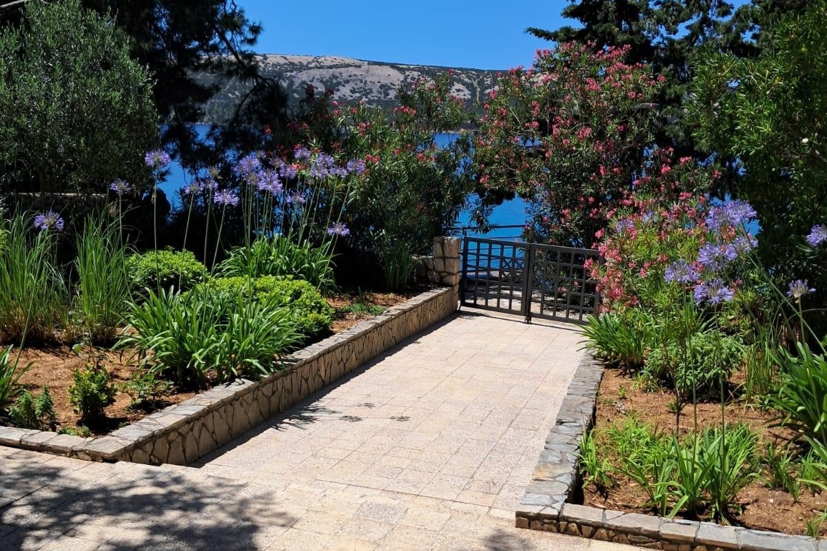 Two bedroom apartment near beach Stara Novalja, Pag (A-24010-b) Two bedroom apartment near beach Stara Novalja, Pag (A-24010-b)