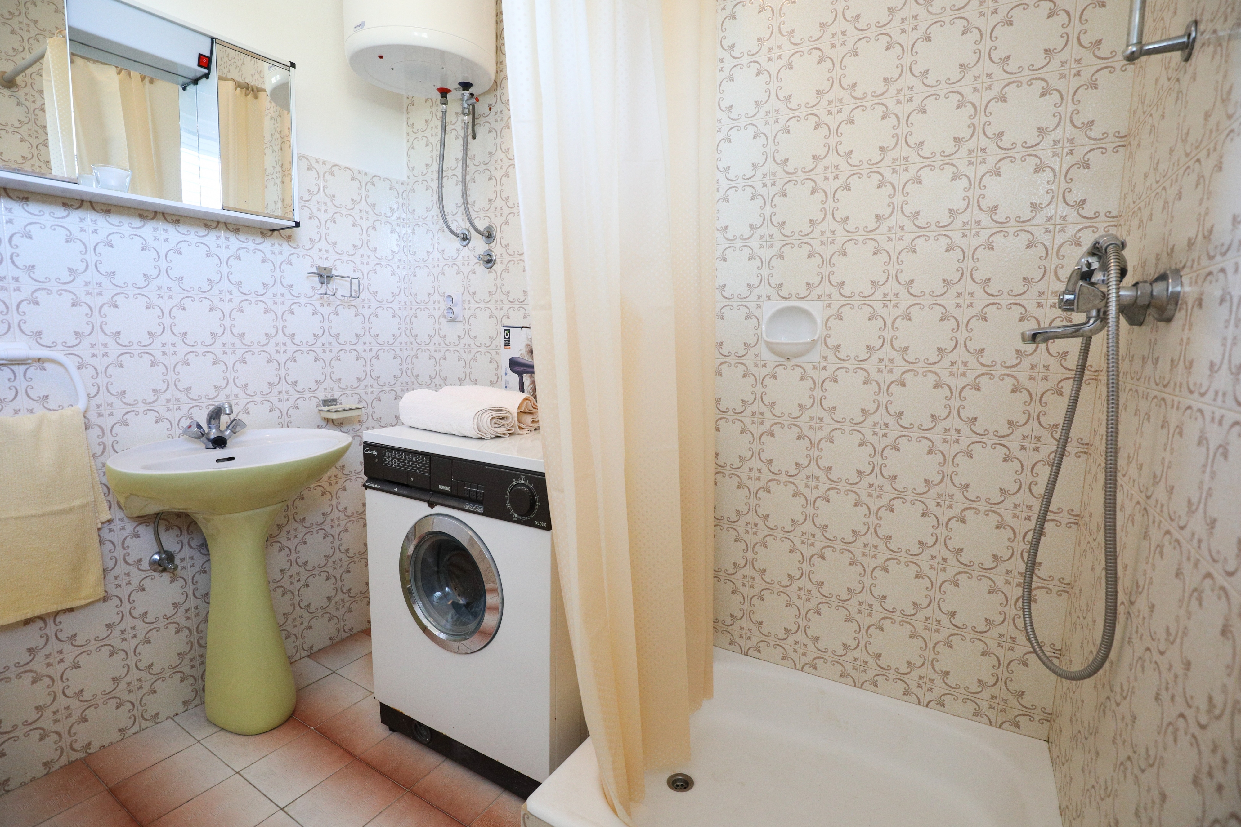 Comfortable and spacious house near beach Kukljica, Ugljan  K