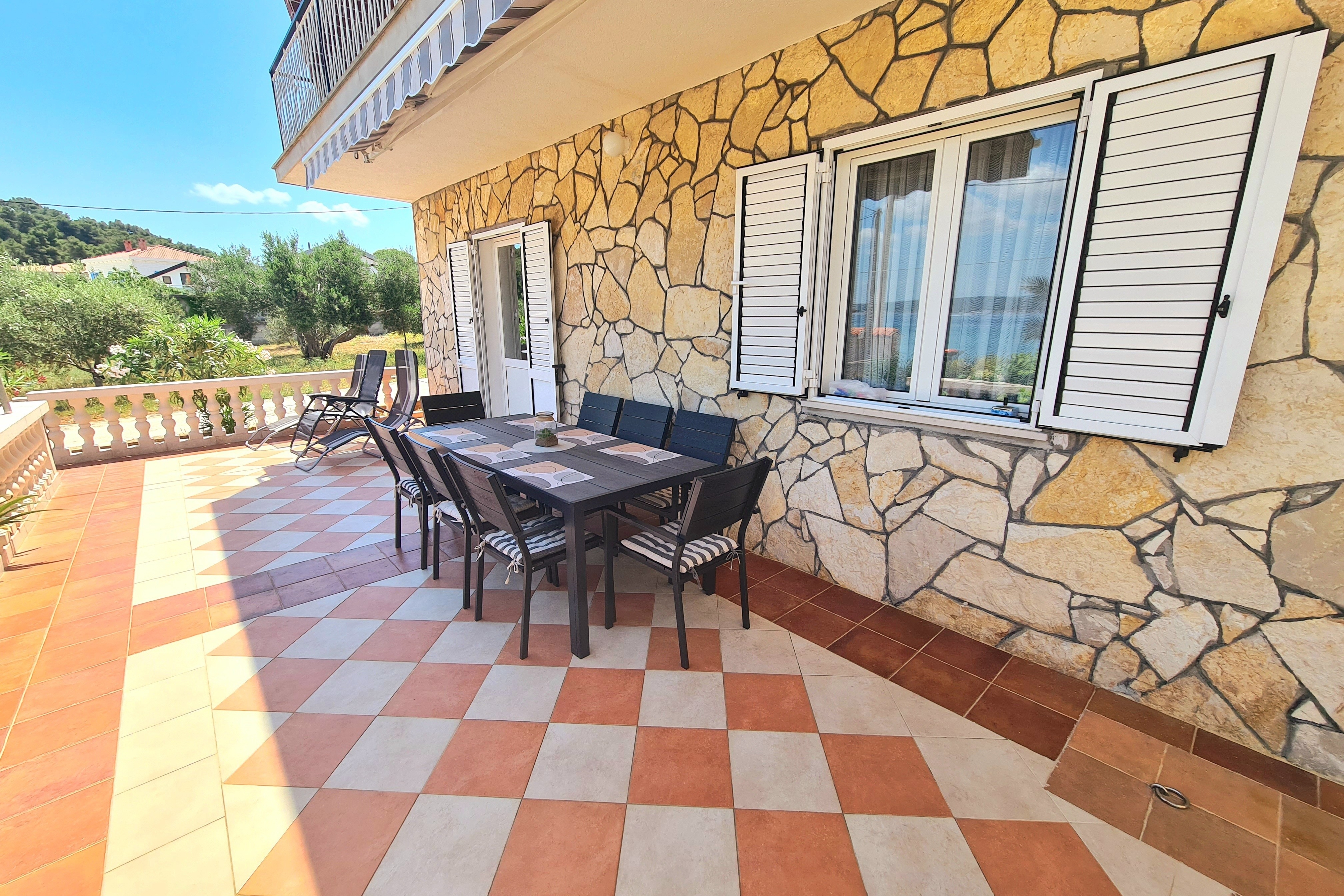 Comfortable and spacious house near beach Kukljica, Ugljan  K