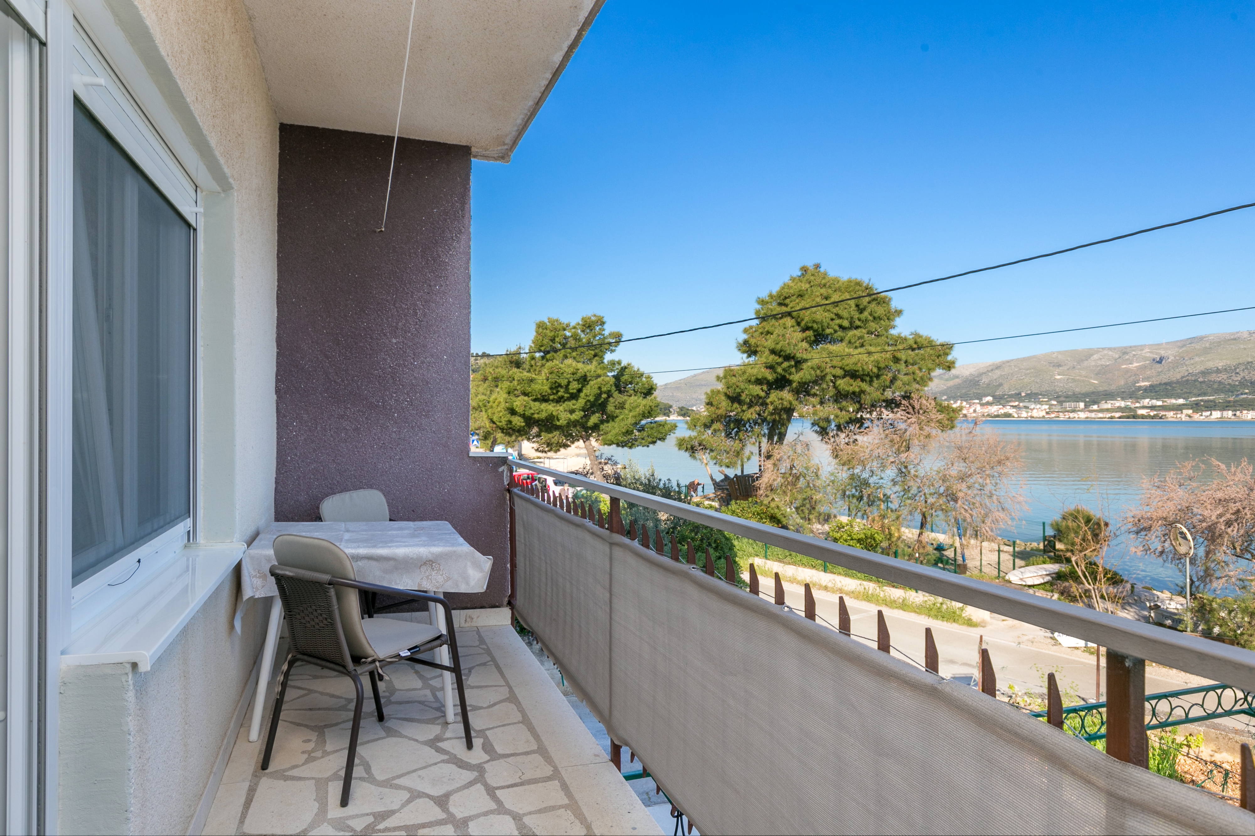 Three bedroom apartment near beach Mastrinka, Čiovo (A-24018-b)