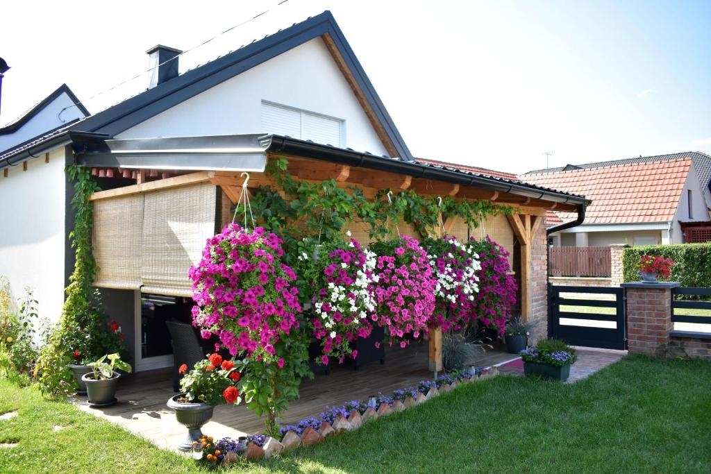 One bedroom apartment with terrace Valpovo, Slavonija  A-a