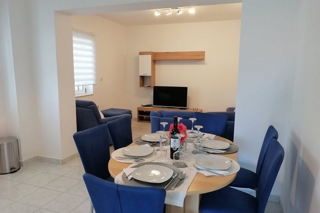 Two bedroom apartment with terrace Kali, Ugljan (A-24022-a)