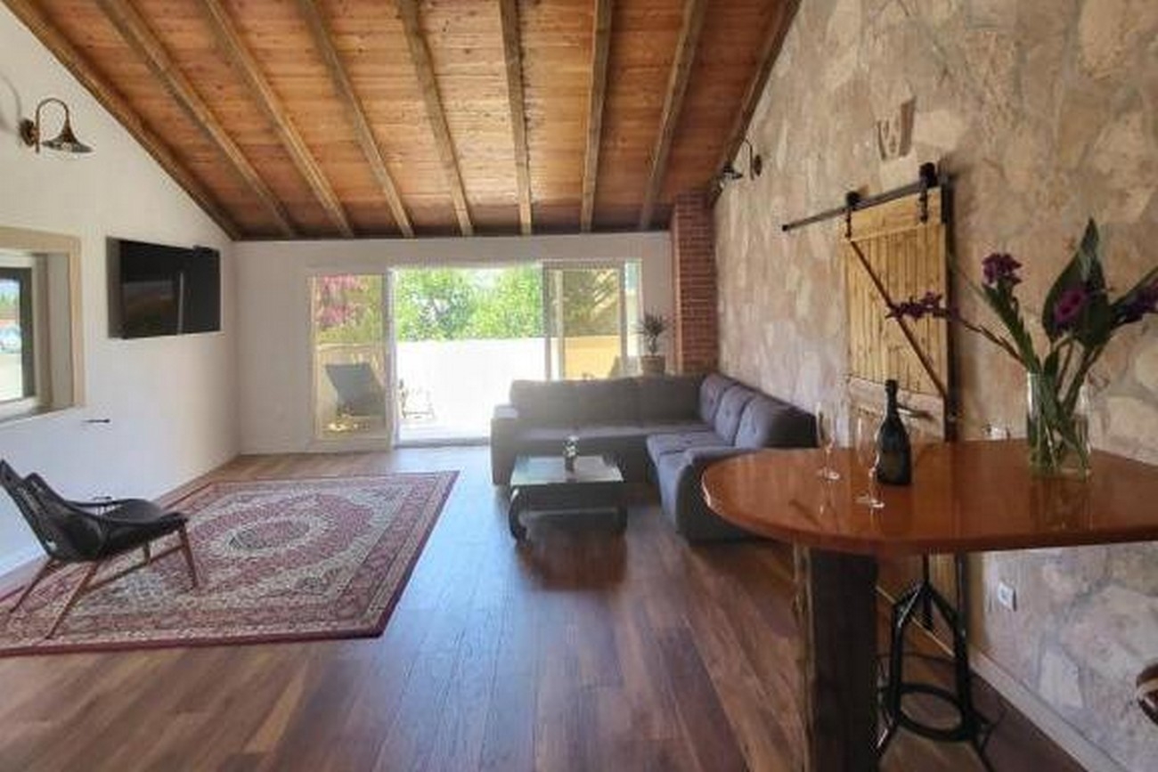 Two bedroom house with terrace Mirca, Brač (K-24033) Two bedroom house with terrace Mirca, Brač (K-24033)