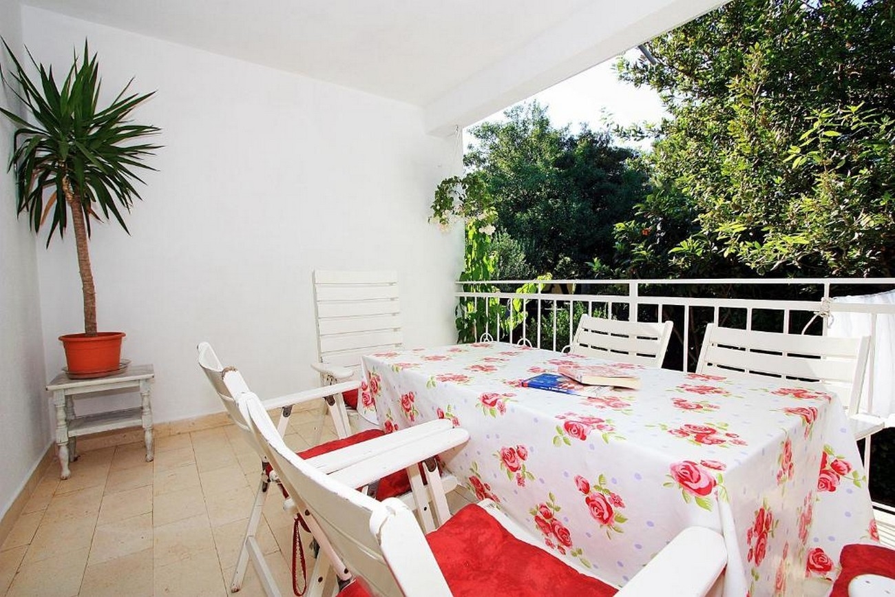 Two bedroom house with terrace Mirca, Brač  K