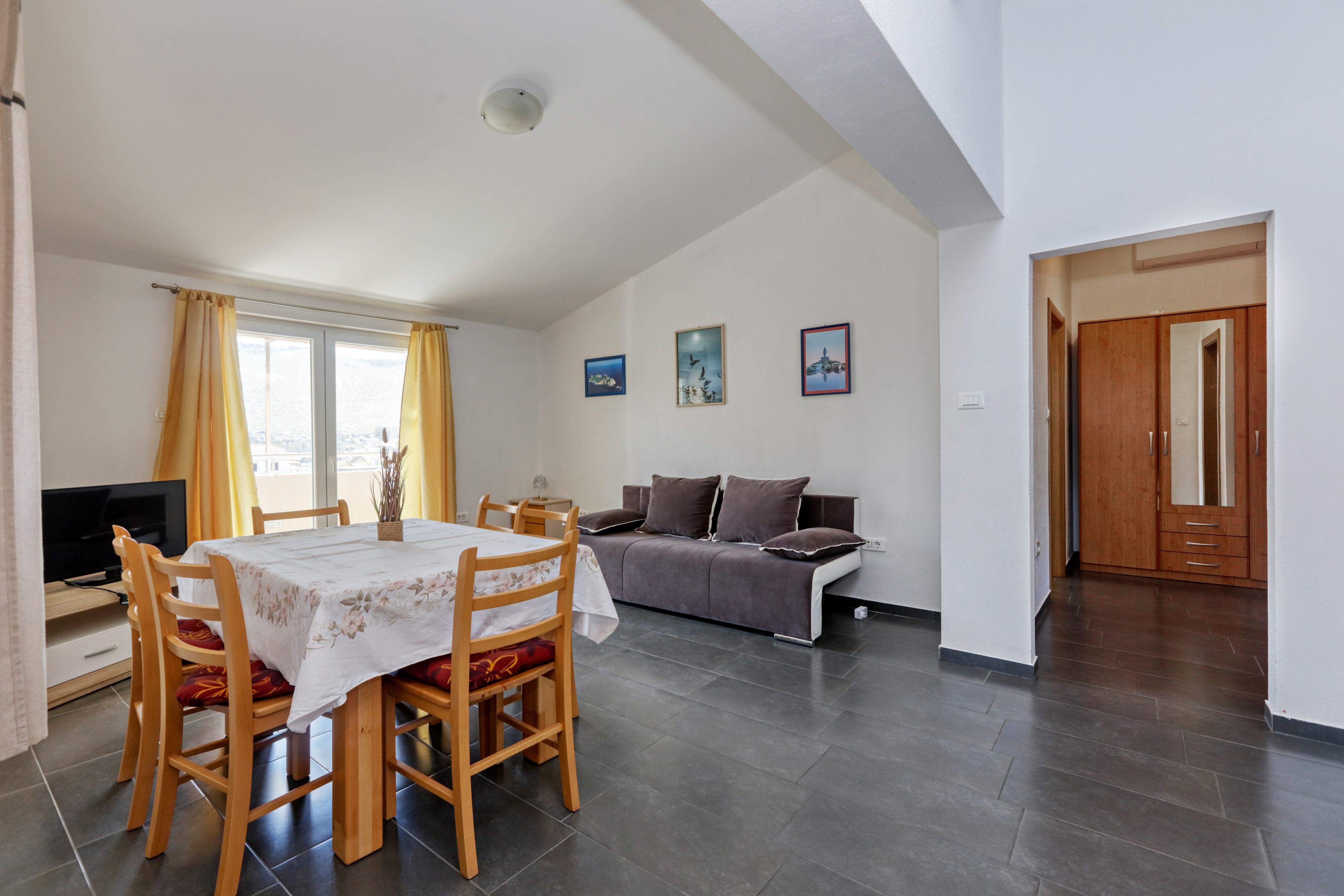 Two bedroom apartment with balcony and sea view Grebaštica, Šibenik (A-24046-a)