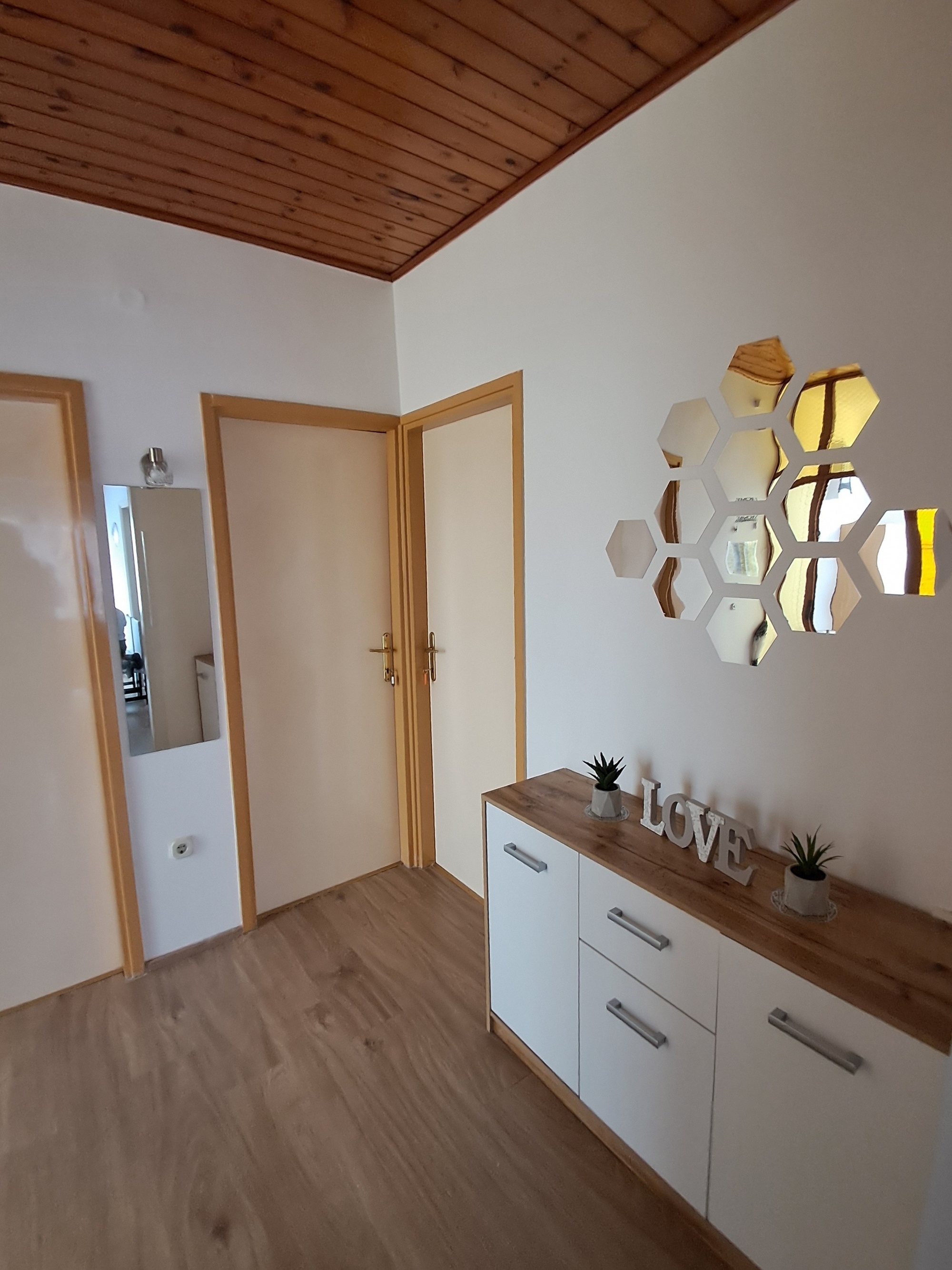 Three bedroom apartment with terrace Zaton, Krka  A-a