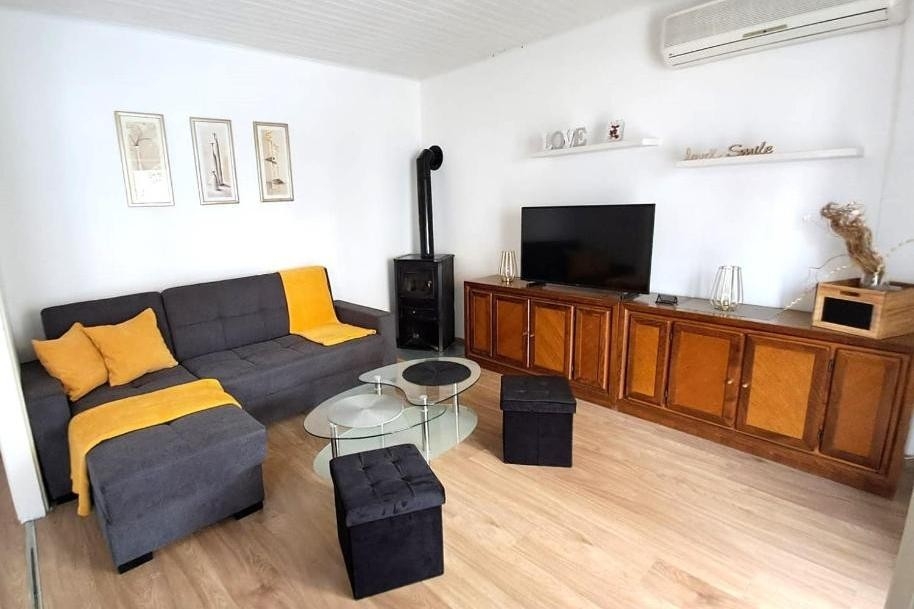 Three bedroom apartment with terrace Zaton, Krka (A-24050-a)