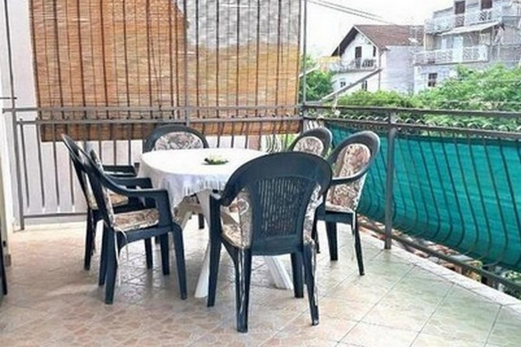 Three bedroom apartment with terrace Zaton, Krka (A-24050-a)