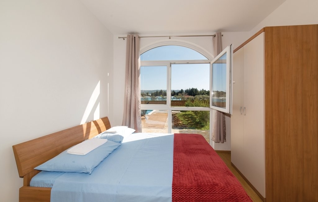 Two bedroom apartment with terrace Plano, Trogir  A-a
