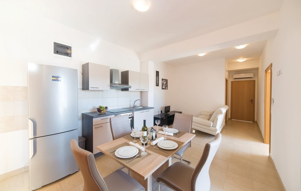 Two bedroom apartment with terrace Plano, Trogir  A-a