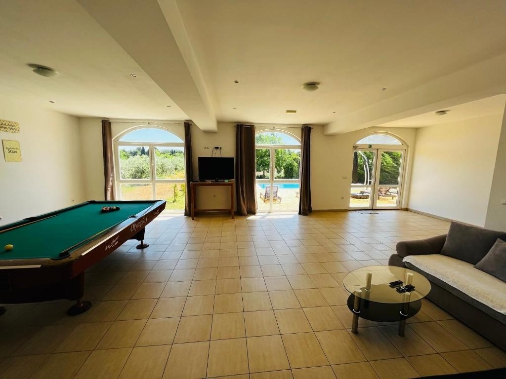 Two bedroom apartment with terrace Plano, Trogir  A-a