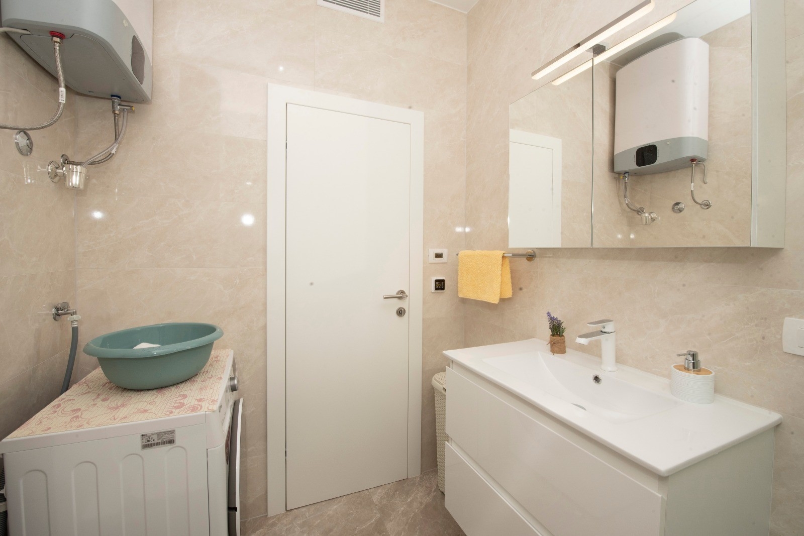 Two bedroom apartment with balcony Trogir  A-a