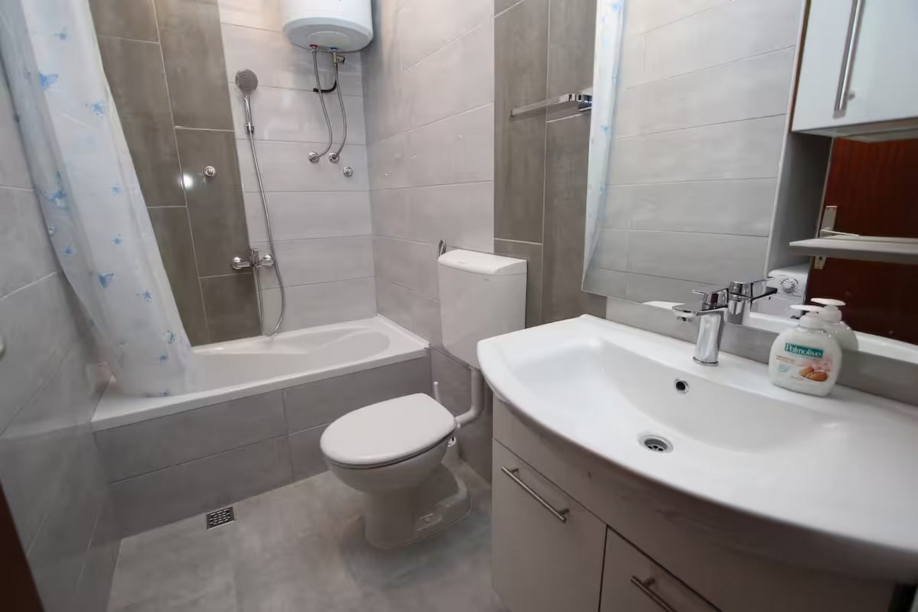 Three bedroom apartment with balcony Makarska  A-a