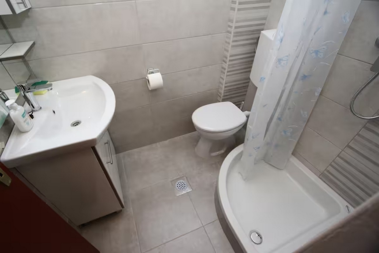 Three bedroom apartment with balcony Makarska  A-a