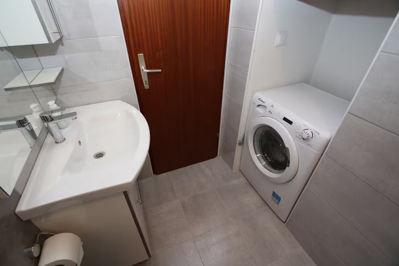 Three bedroom apartment with balcony Makarska  A-a