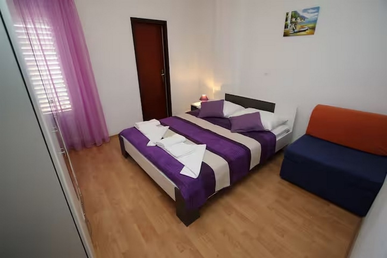Three bedroom apartment with balcony Makarska  A-a