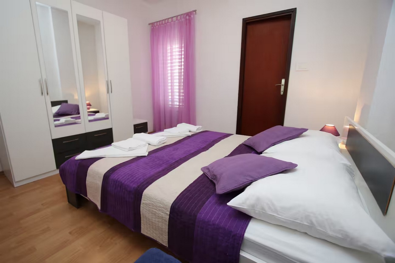 Three bedroom apartment with balcony Makarska  A-a