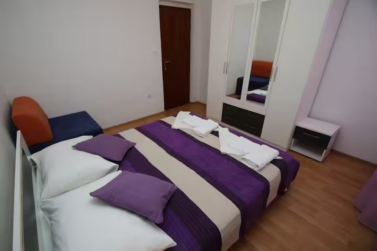 Three bedroom apartment with balcony Makarska  A-a