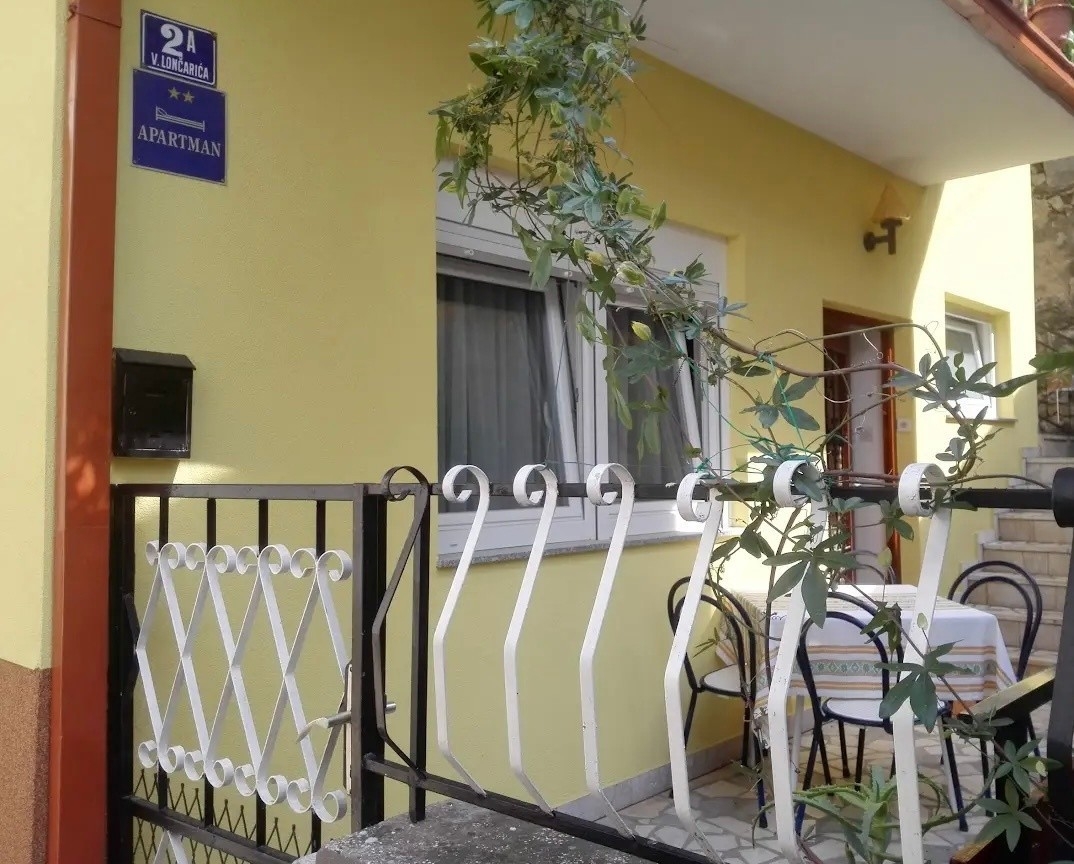 Two bedroom apartment with terrace Selce, Crikvenica  A-a
