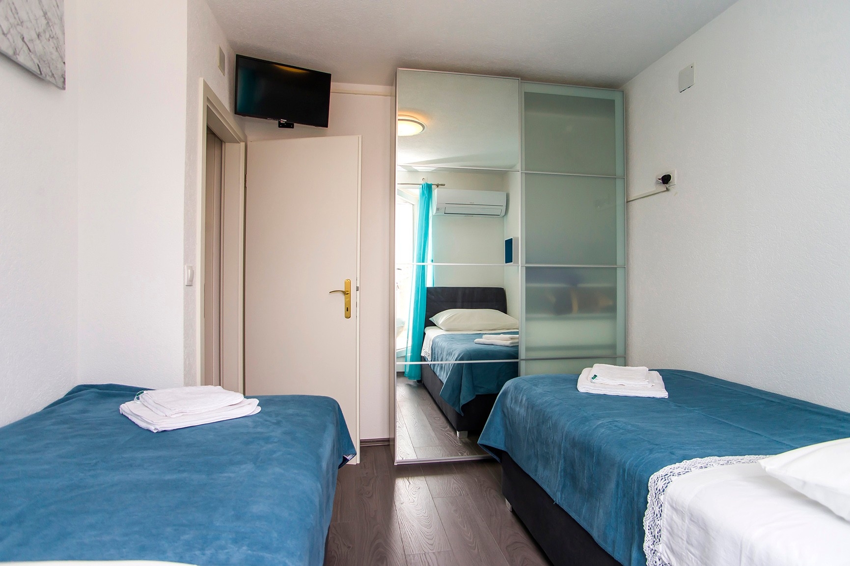 Four bedroom house with terrace Janjina, Pelješac  K