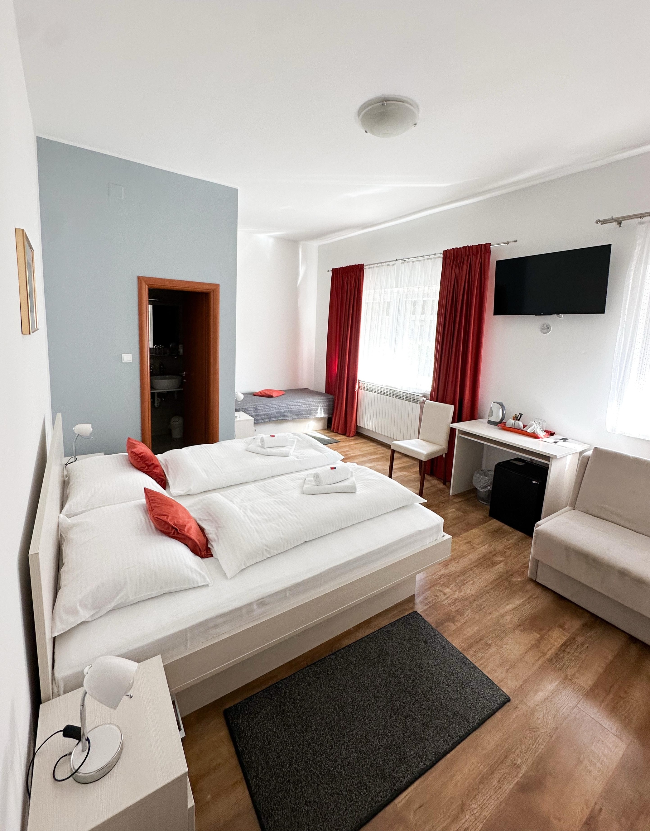Room with air-conditioning Zagreb (S-24079-b) Room with air-conditioning Zagreb (S-24079-b)