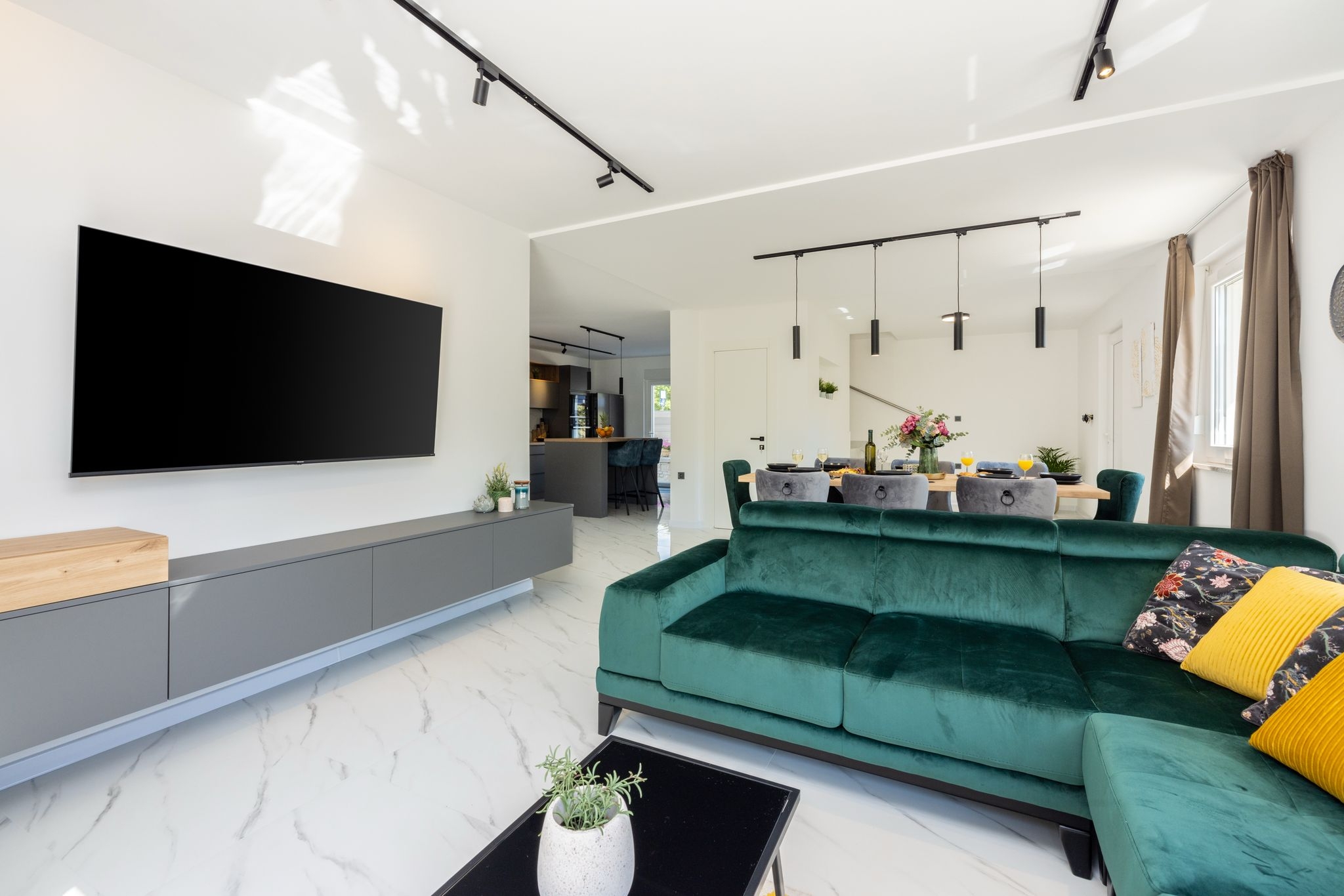 Four-bedroom house with balcony Baška, Krk (K-24089) Four-bedroom house with balcony Baška, Krk (K-24089)