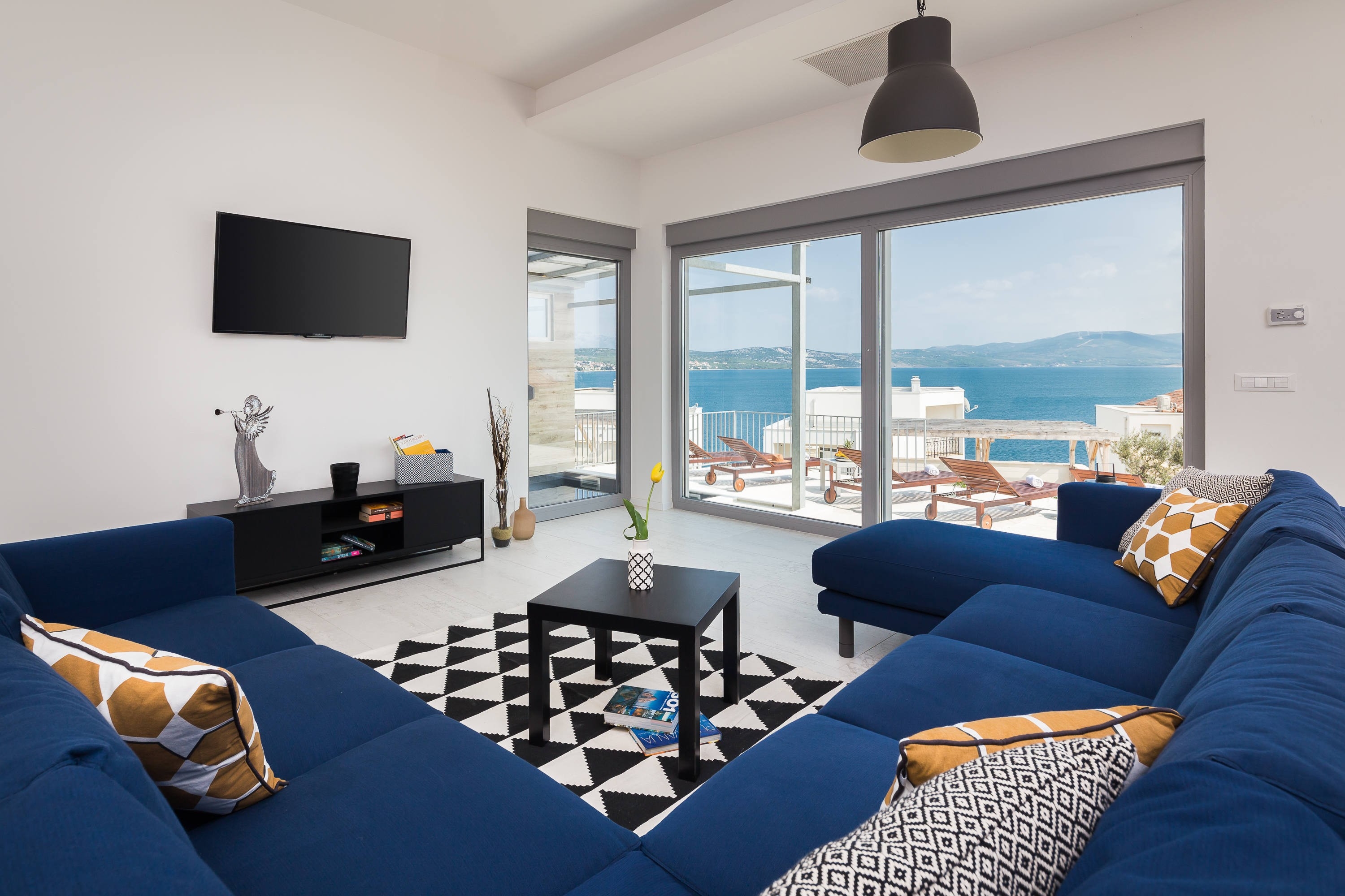 Four-bedroom house with terrace and sea view Posedarje, Novigrad (K-24091)