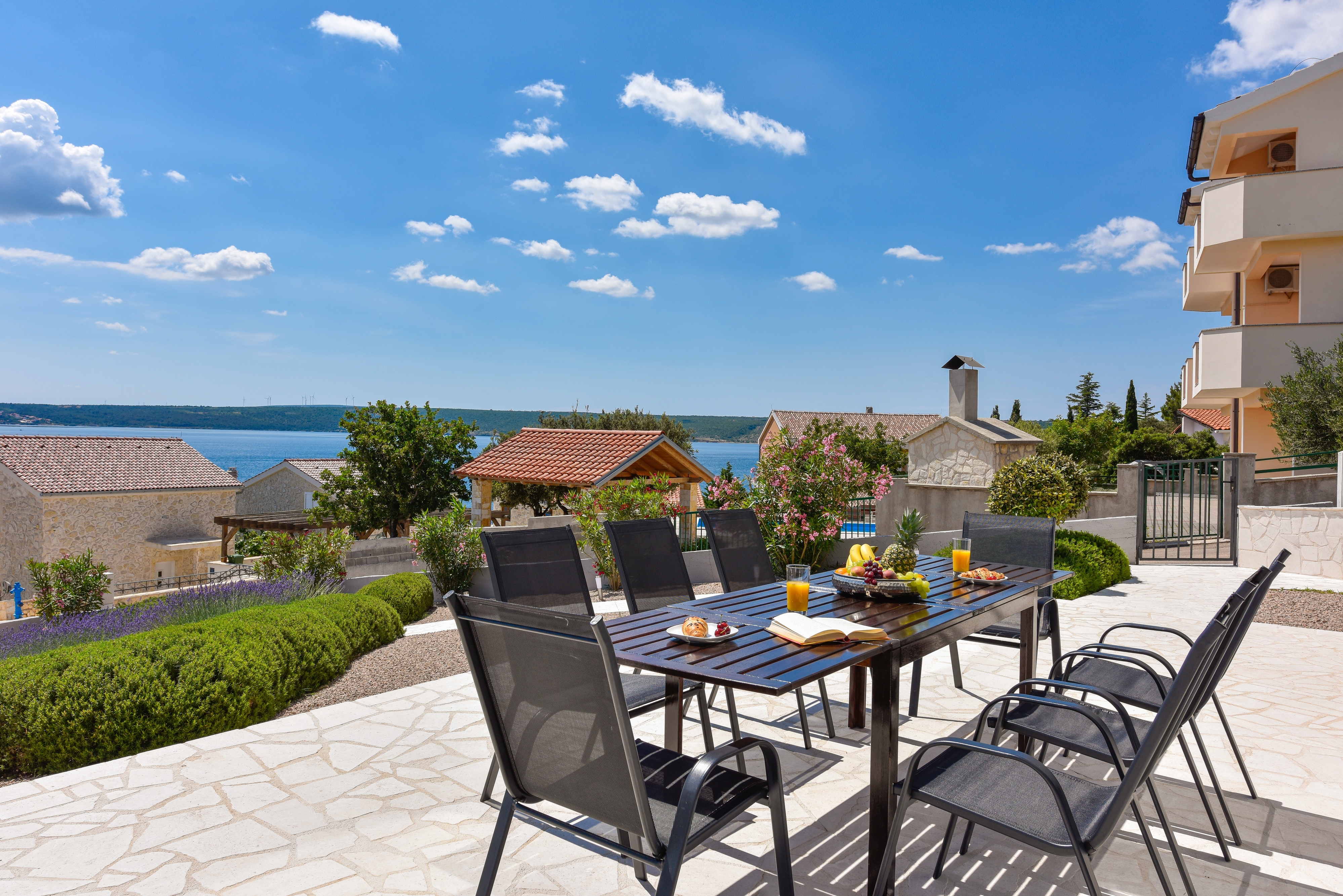 Four bedroom house with terrace and sea view Posedarje, Novigrad  K