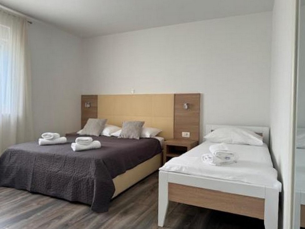 One bedroom apartment with balcony and sea view Zadar (A-24099-c)