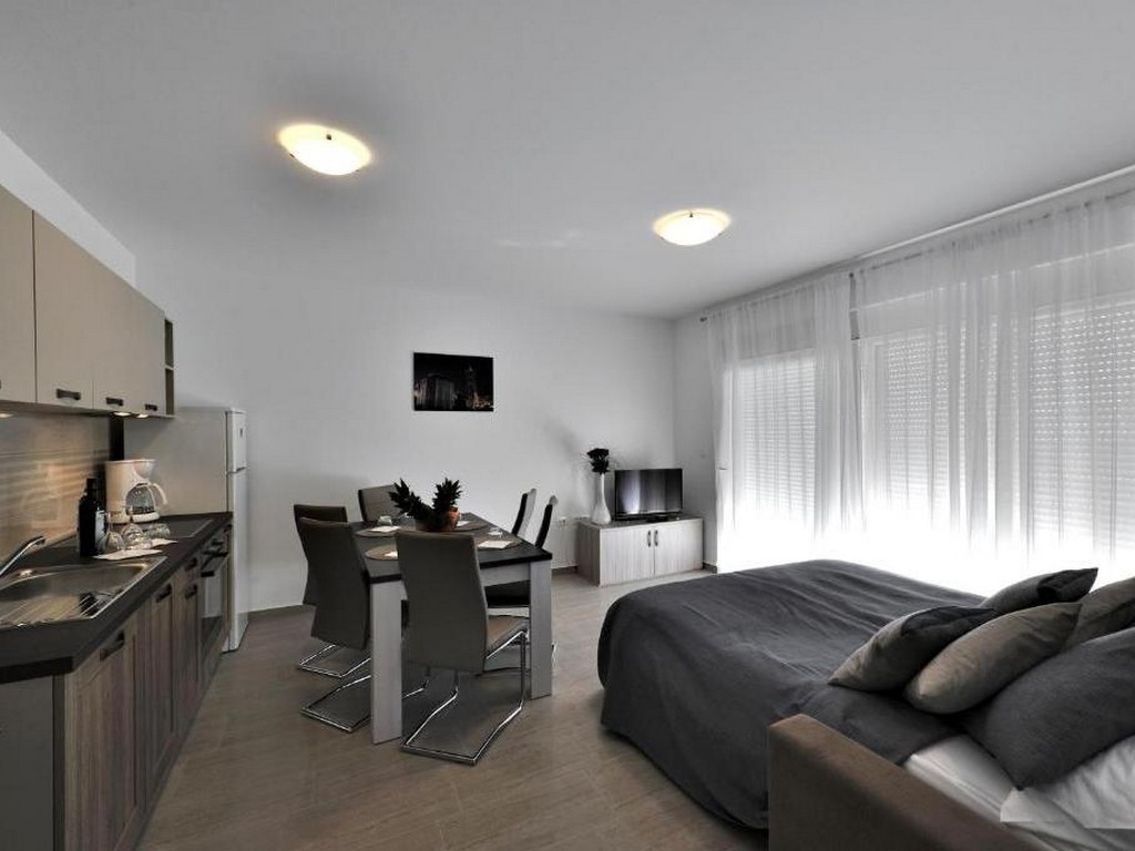 One bedroom apartment with balcony and sea view Zadar (A-24099-c)