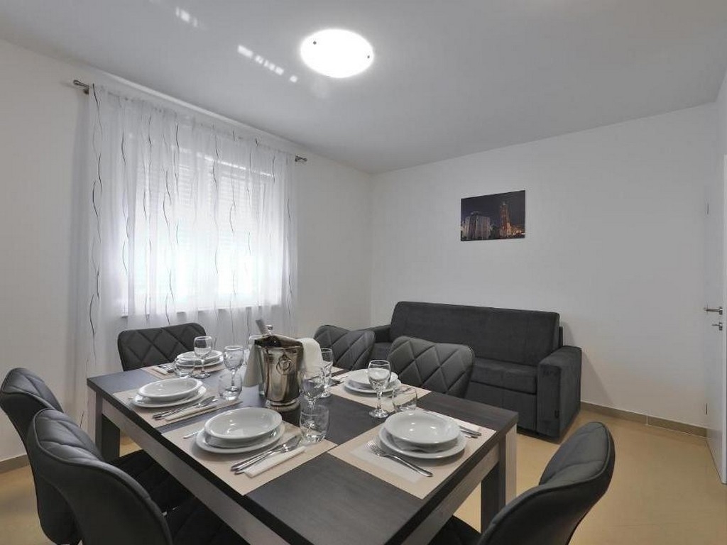One bedroom apartment with terrace and sea view Zadar (A-24099-d)