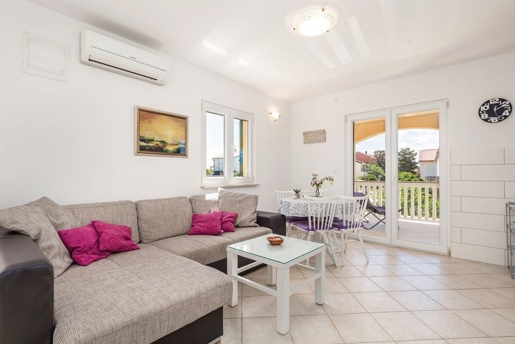 Two bedroom apartment with terrace and sea view Povljana, Pag (A-24101-a)