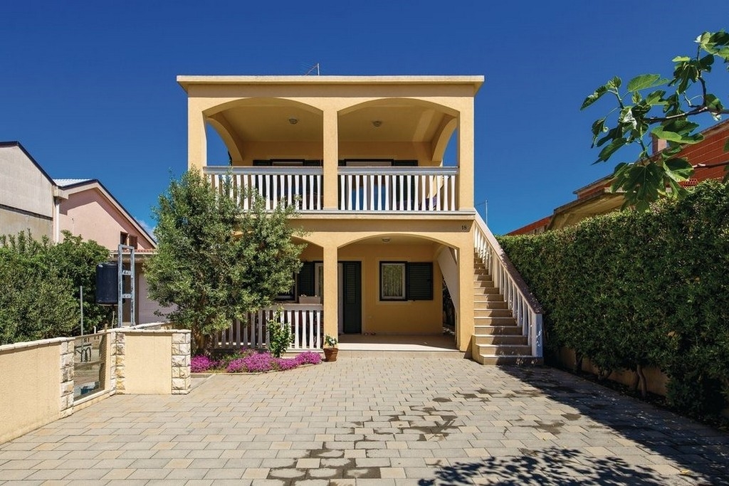 Two bedroom apartment with terrace and sea view Povljana, Pag (A-24101-a)