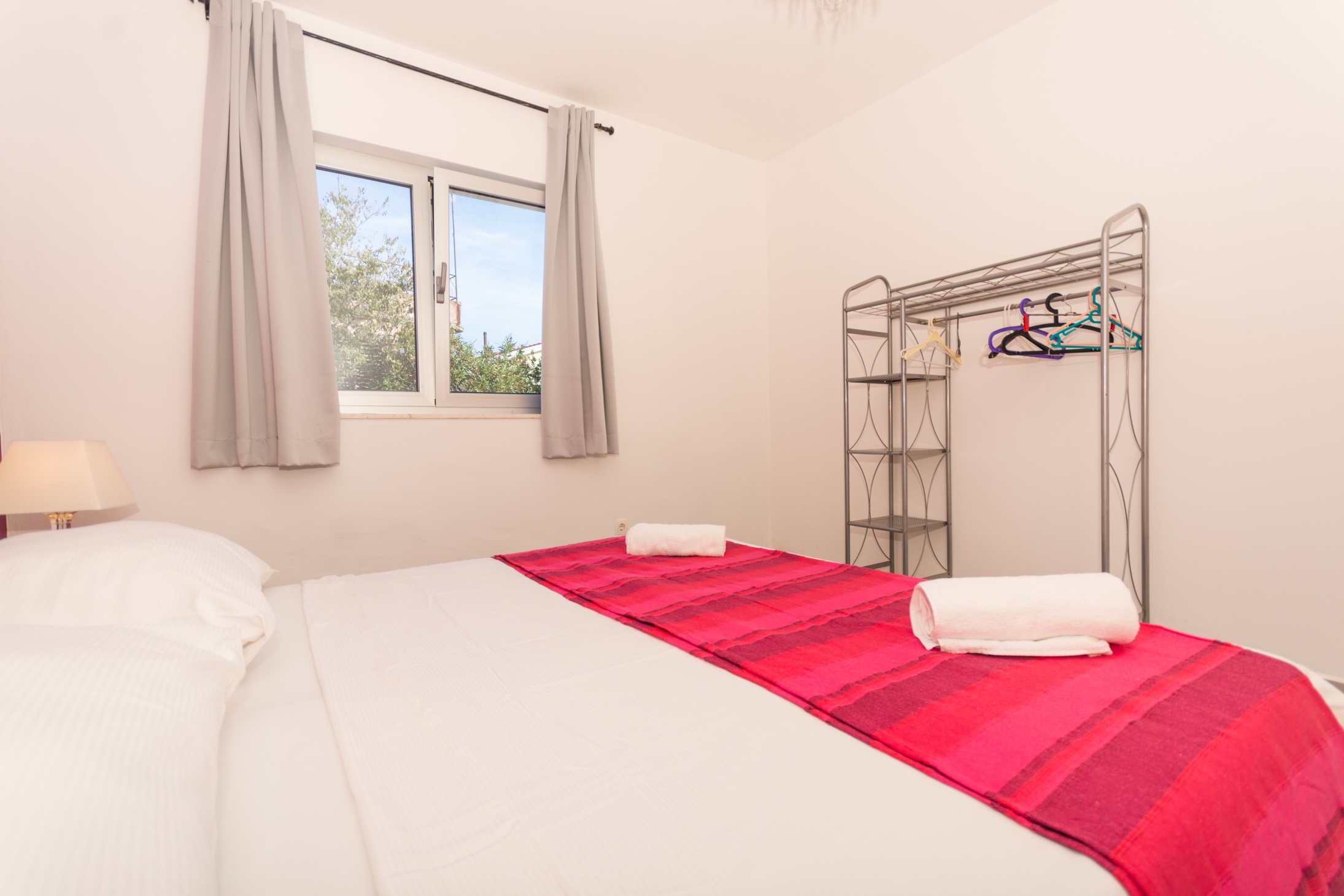 Dvosobni apartman s terasom i pogledom na more Tribunj, Vodice  A-a