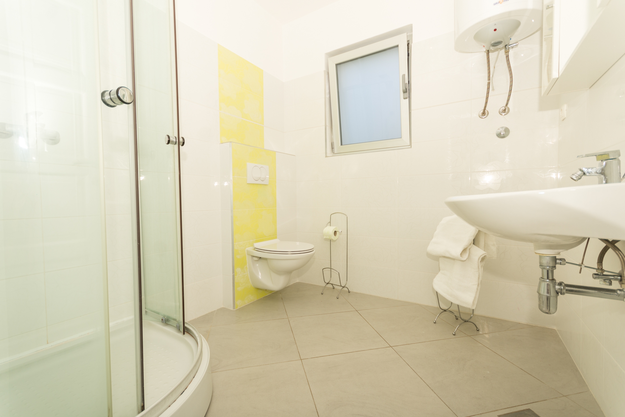 Dvosobni apartman s terasom i pogledom na more Tribunj, Vodice  A-b