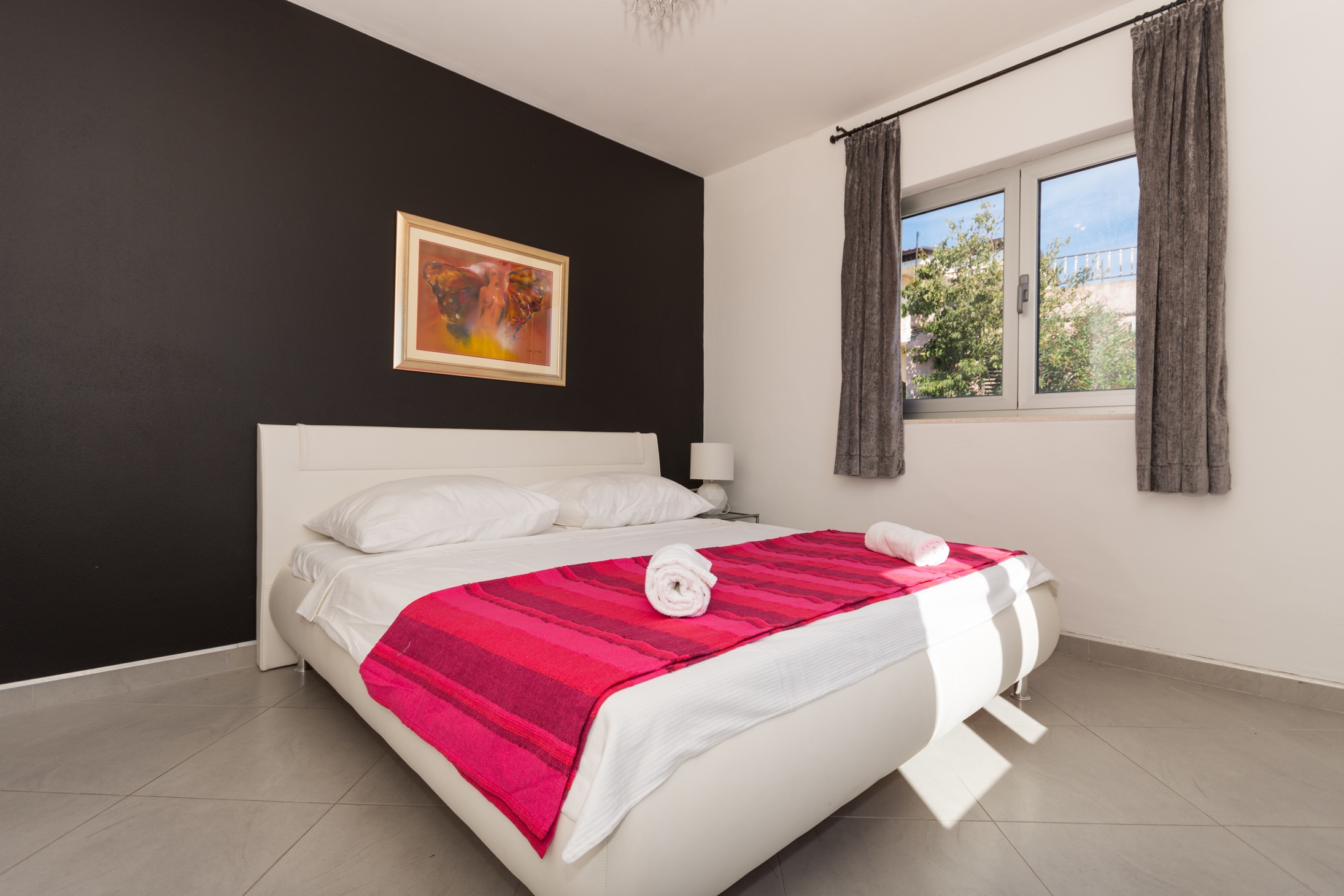 Dvosobni apartman s terasom i pogledom na more Tribunj, Vodice  A-b