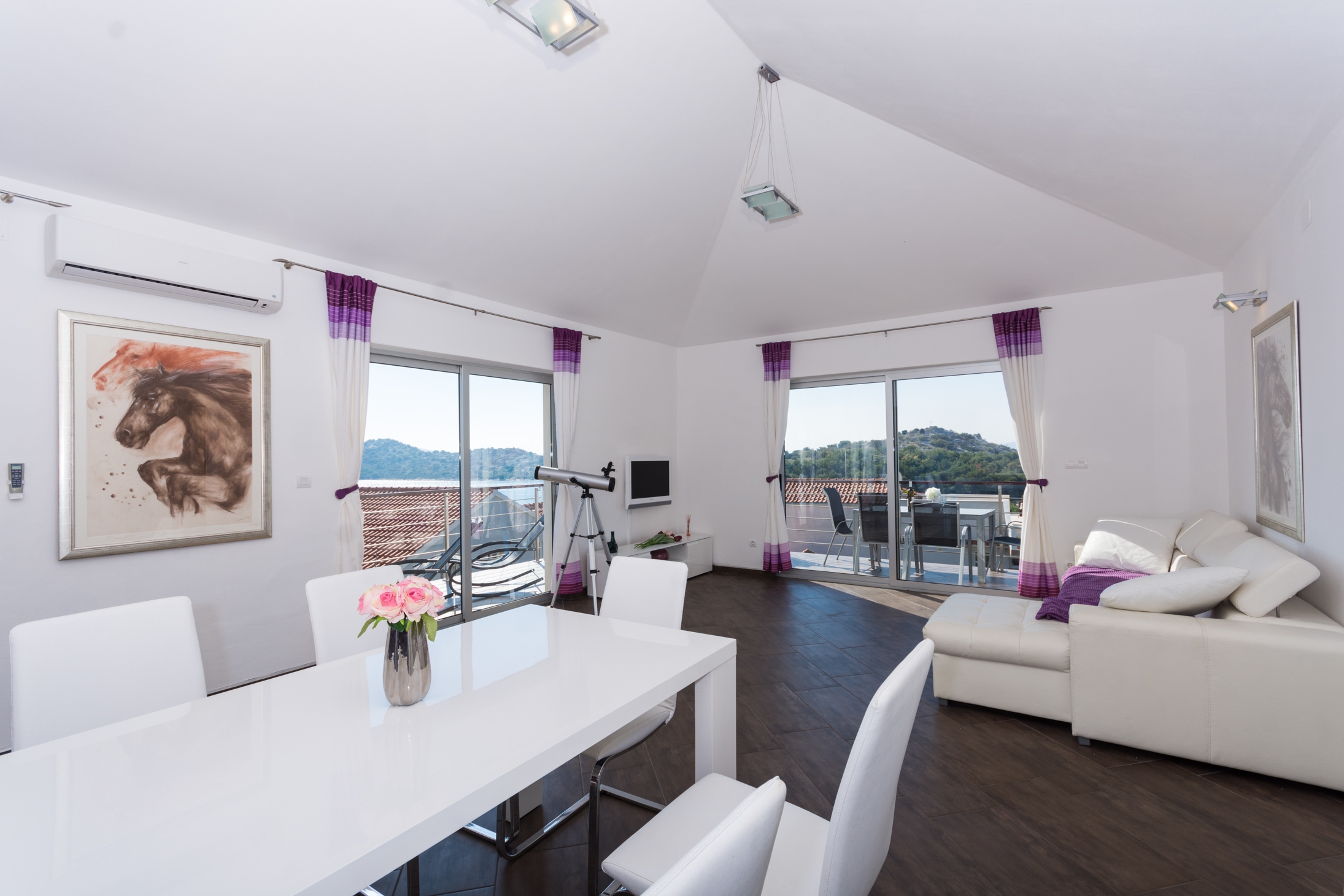 Dvosobni apartman s terasom i pogledom na more Tribunj, Vodice  A-b