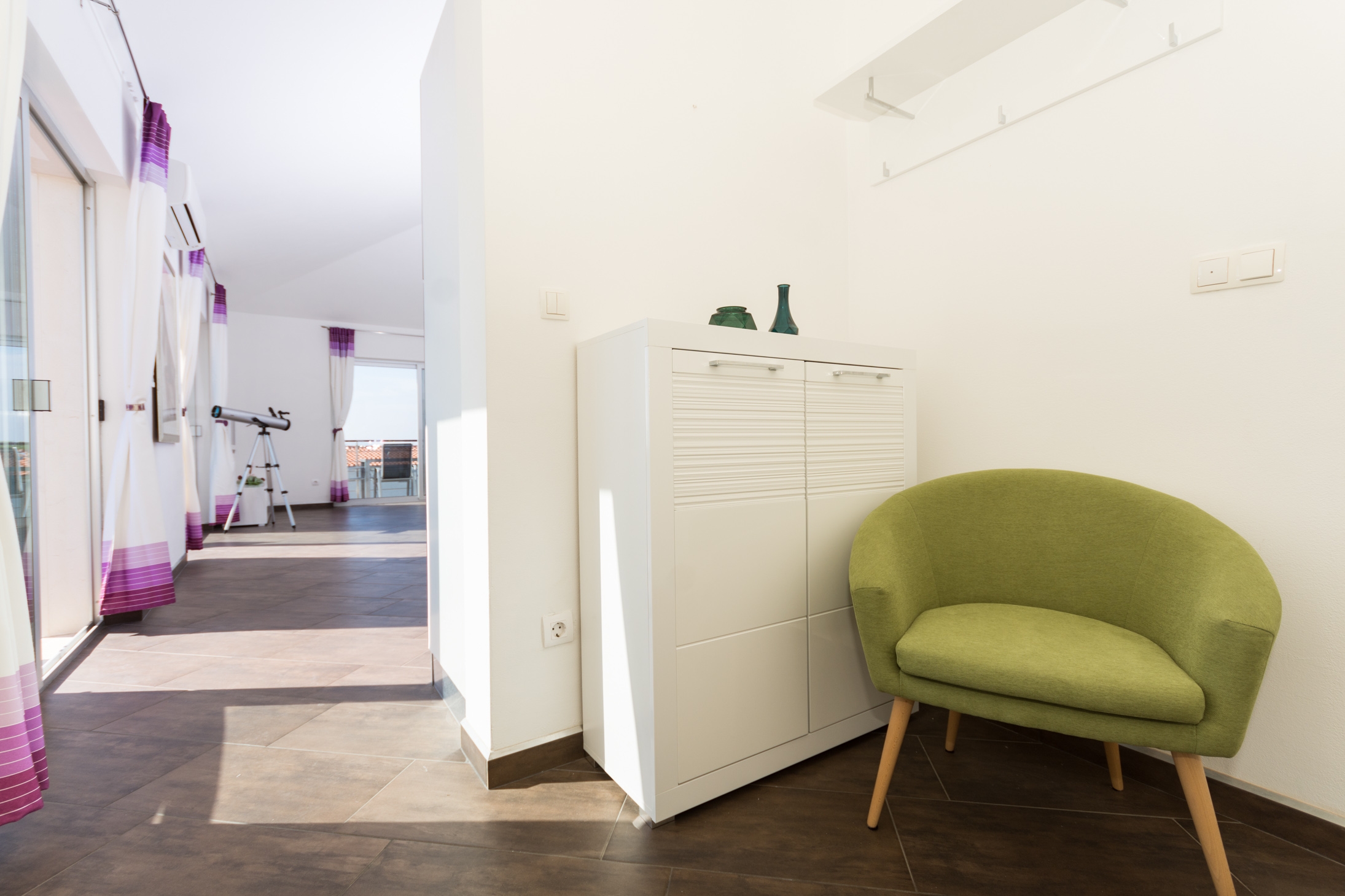 Dvosobni apartman s terasom i pogledom na more Tribunj, Vodice  A-b