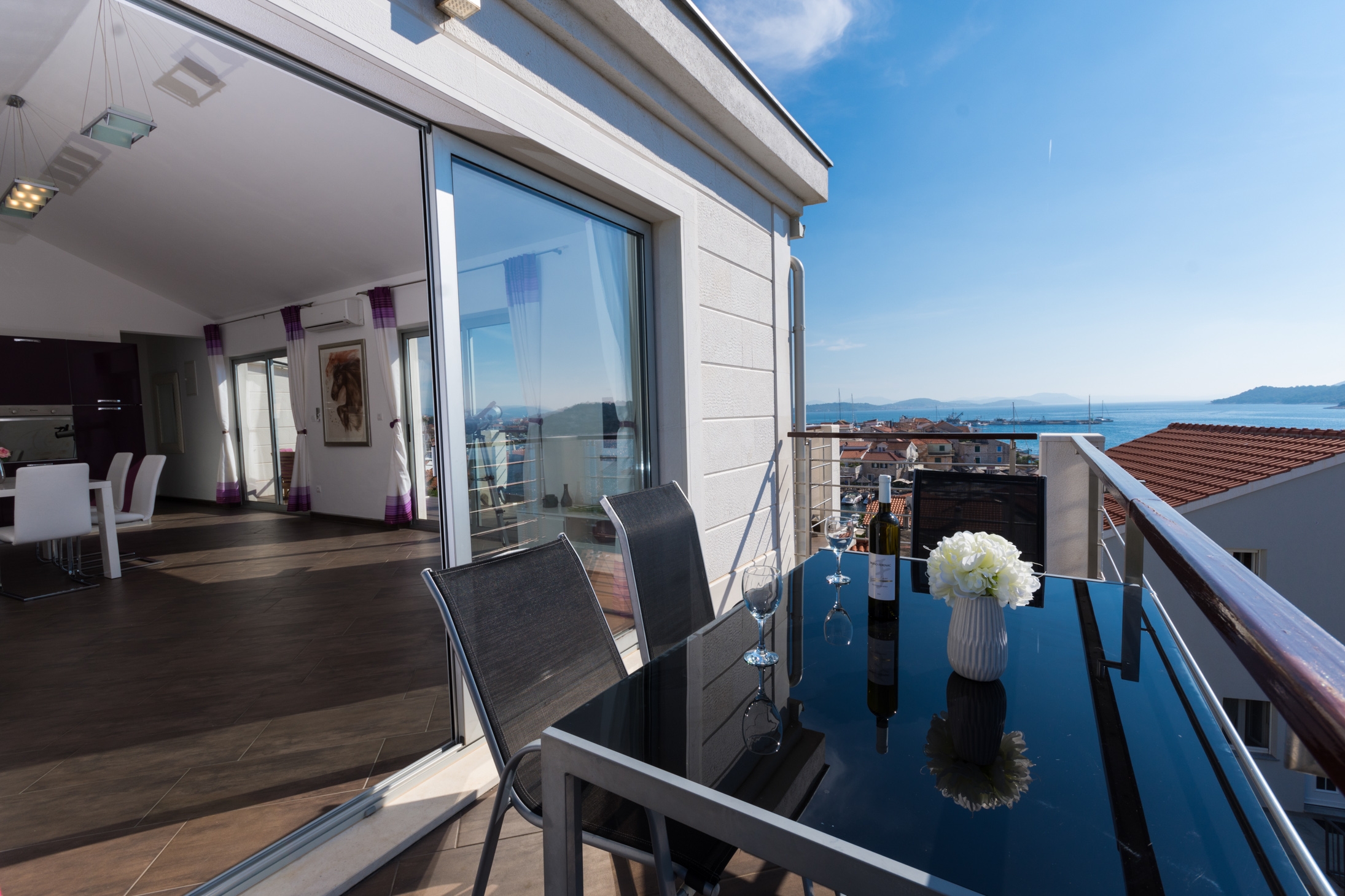 Dvosobni apartman s terasom i pogledom na more Tribunj, Vodice  A-b