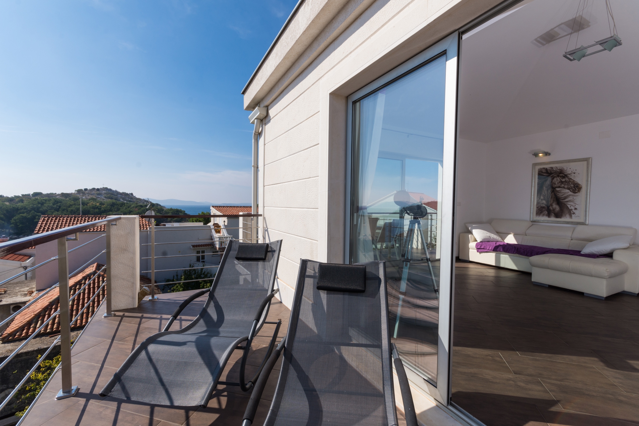 Dvosobni apartman s terasom i pogledom na more Tribunj, Vodice  A-b