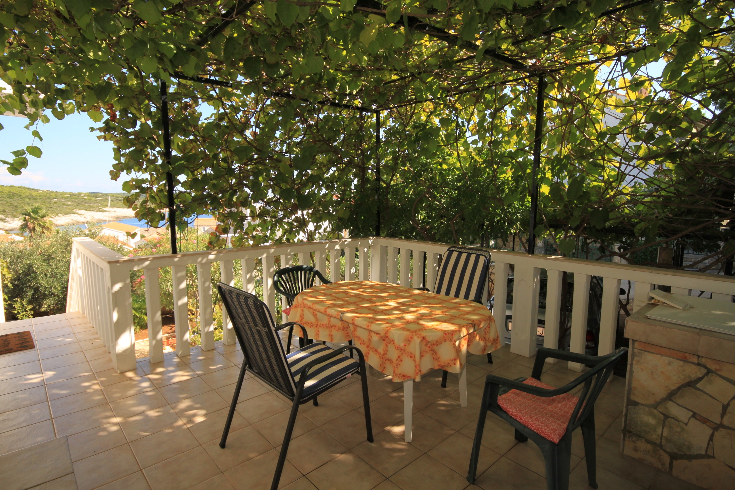 Two bedroom apartment with terrace and sea view Rukavac, Vis  A-a
