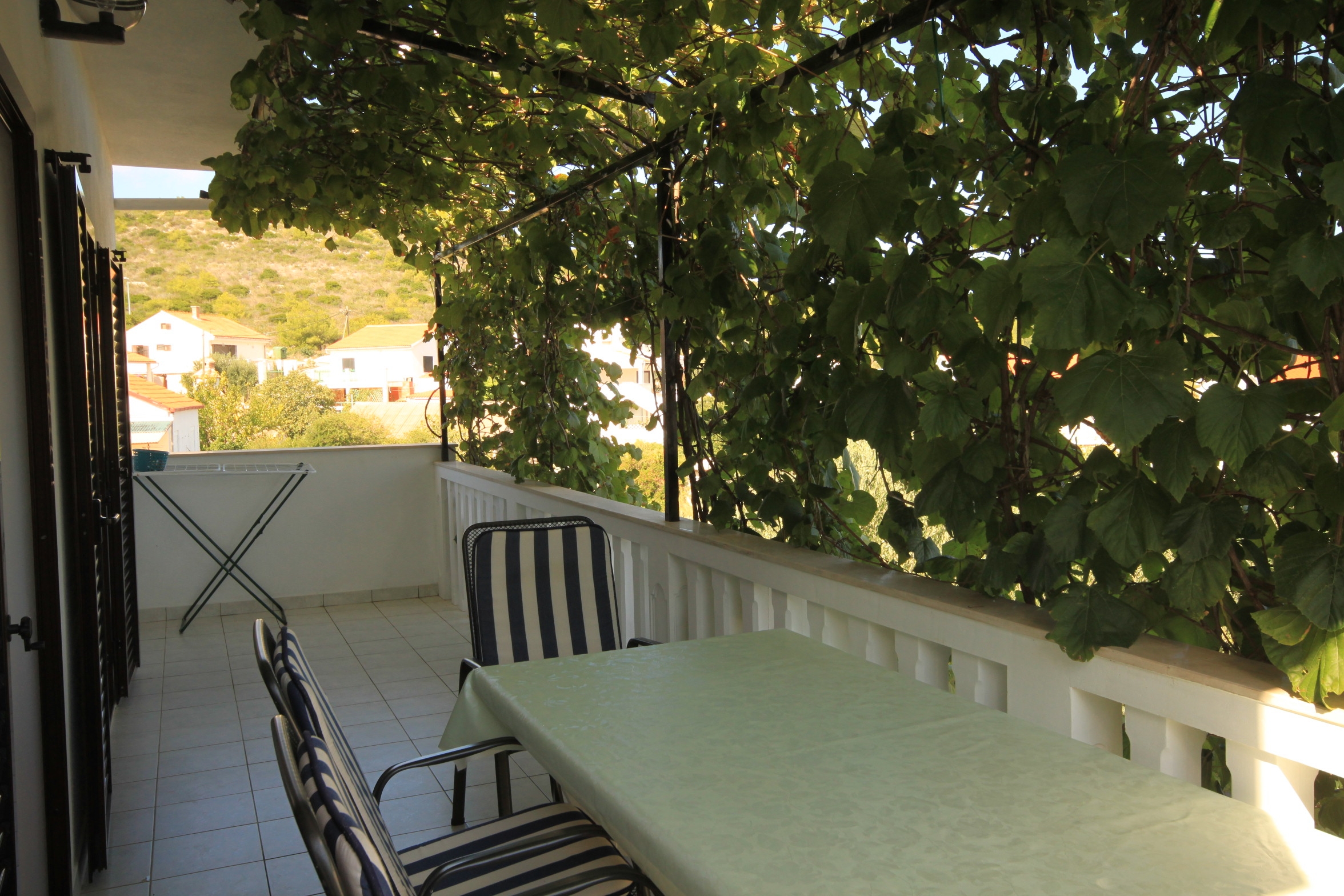 Two bedroom apartment with terrace and sea view Rukavac, Vis  A-a