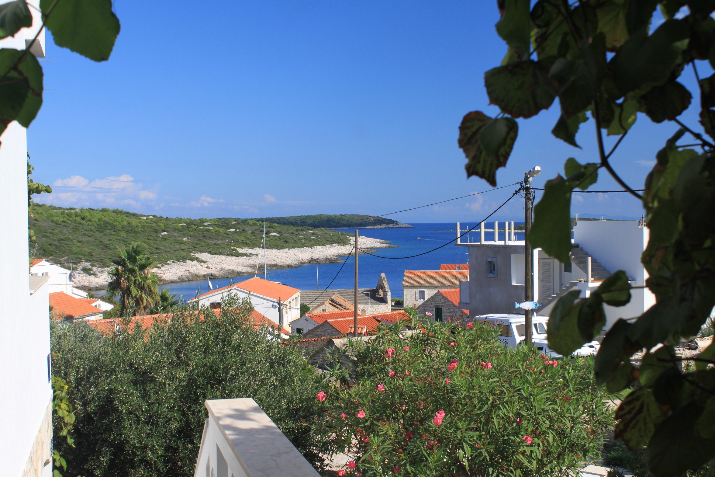 Two bedroom apartment with terrace and sea view Rukavac, Vis  A-a