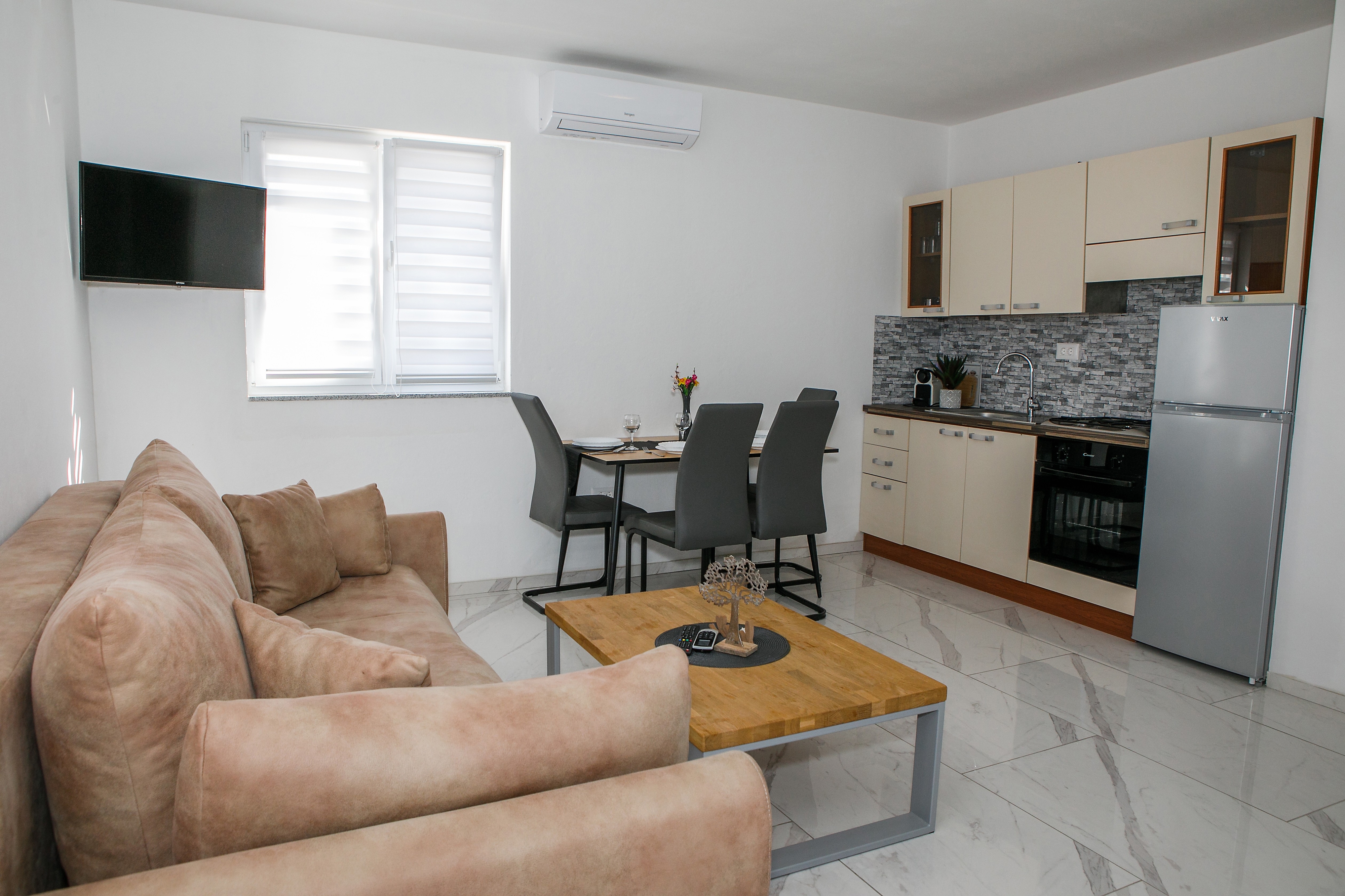 One bedroom apartment with balcony Vrsi - Mulo, Zadar (A-24110-c)