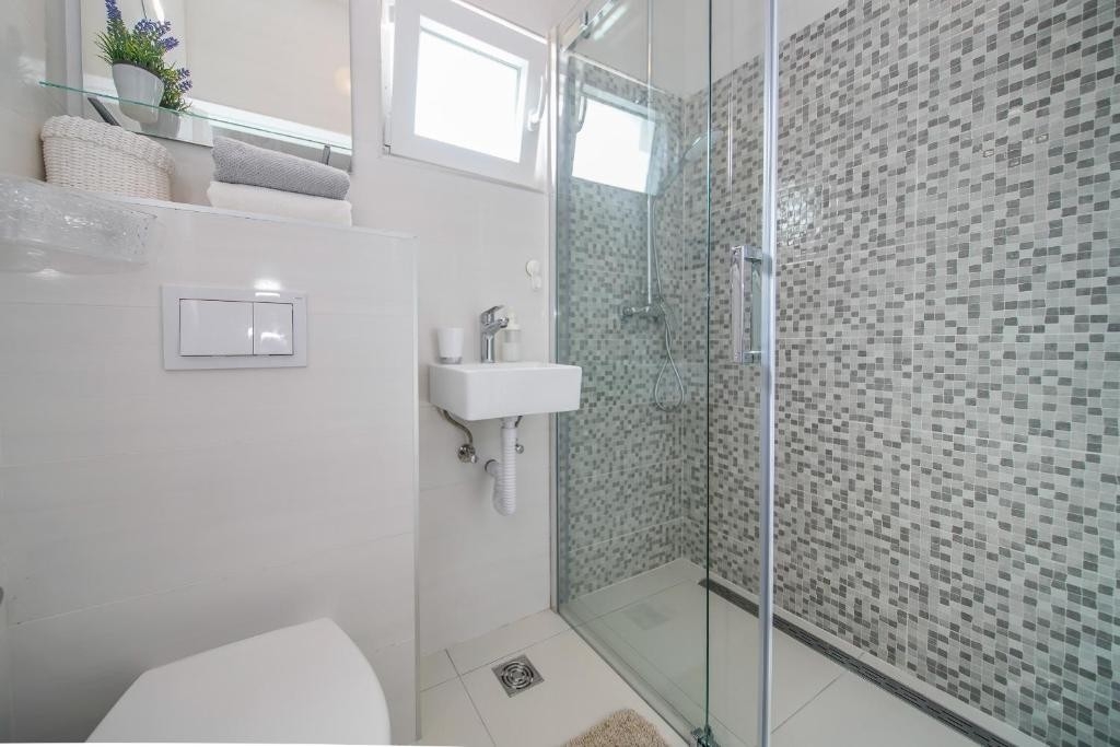 Three bedroom apartment with terrace Duba Stonska, Pelješac  A-a